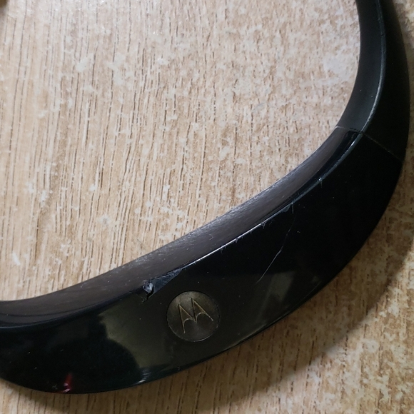 Motorola S10-HD Sound Wireless Bluetooth Stereo Music Headphones Black & Red - Picture 2 of 3